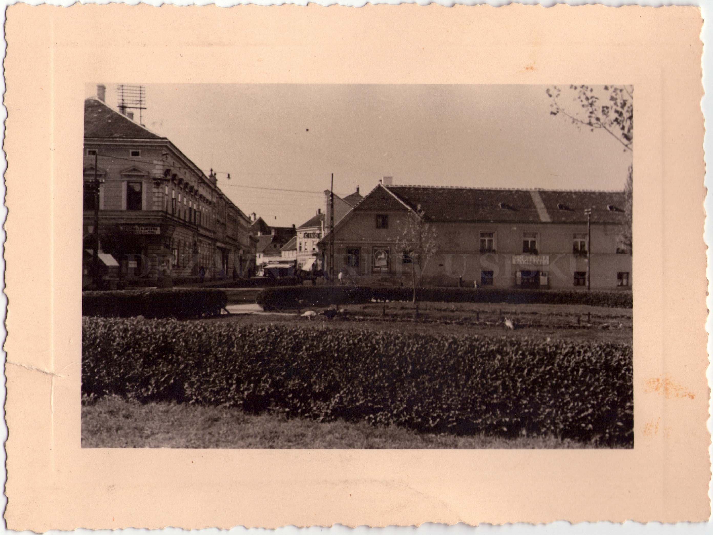 Park ispred Gimnazije, pogled na Kranjčevićevu ulicu, Kino i gostionu “Vatrogascu”, oko 1930.